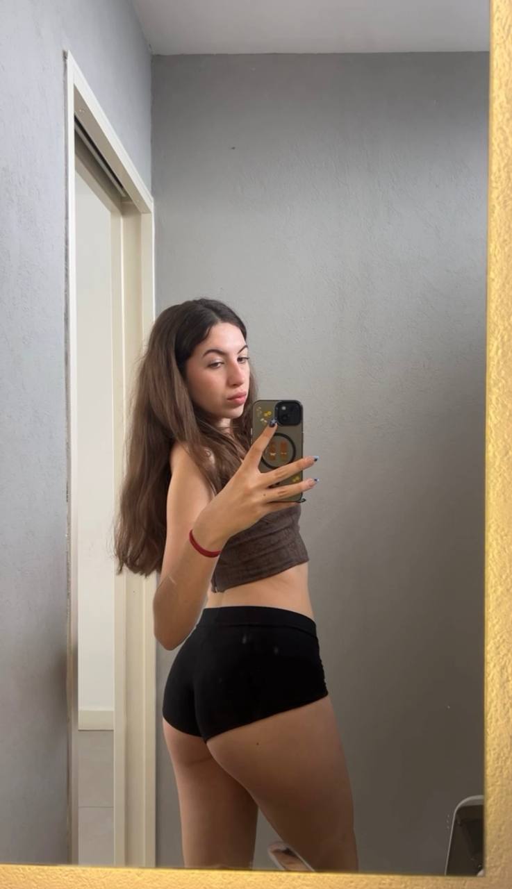 Amber in her underwear in Changshu