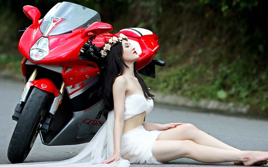 Beautiful girls and motorcycles in Changshu