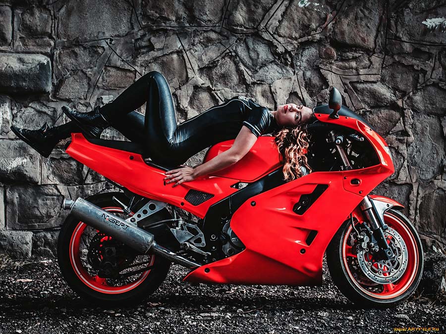 Beautiful girl Beautiful girls and motorcycles in Changshu