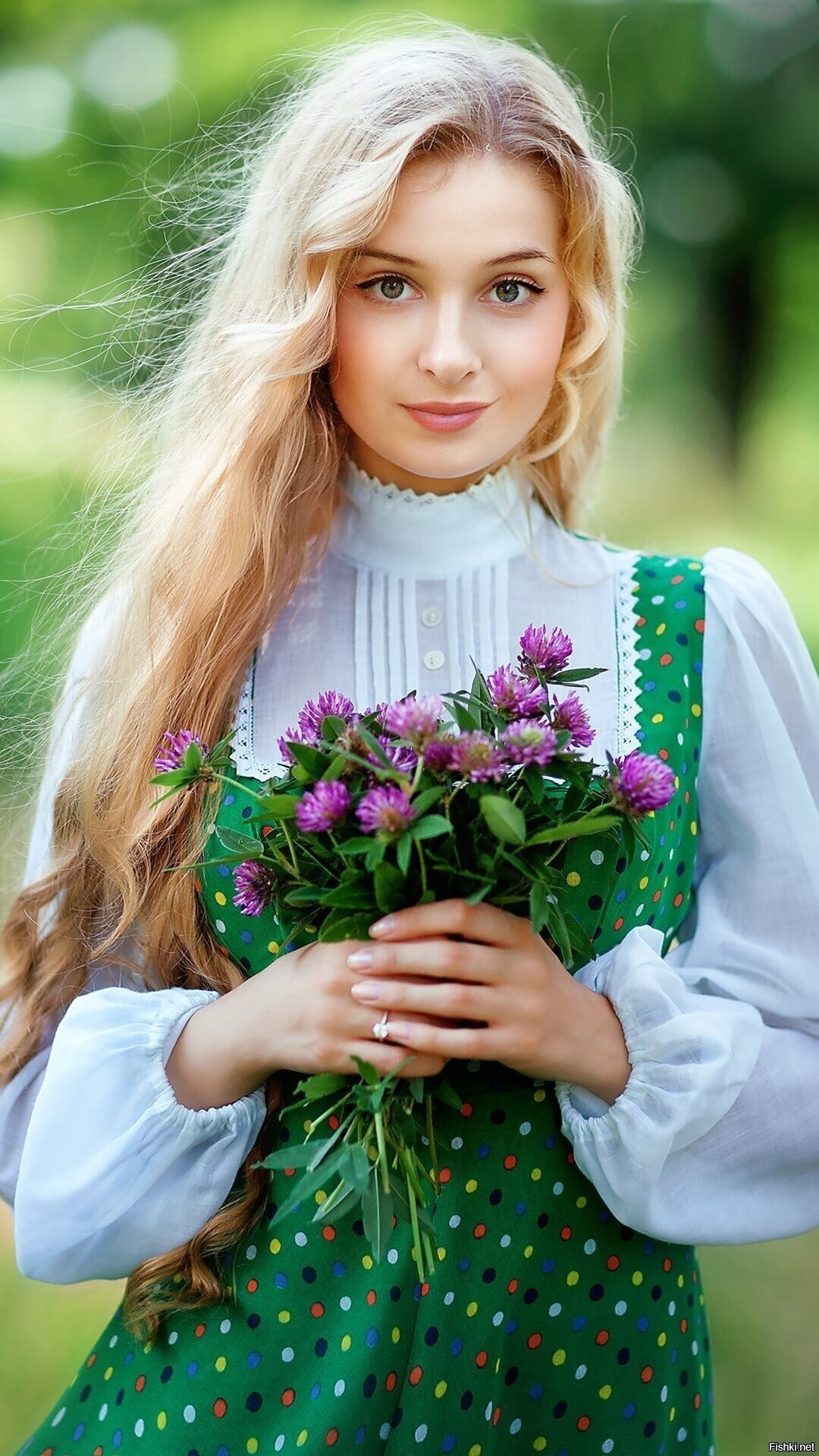 Girls in Slavic costumes in Changshu