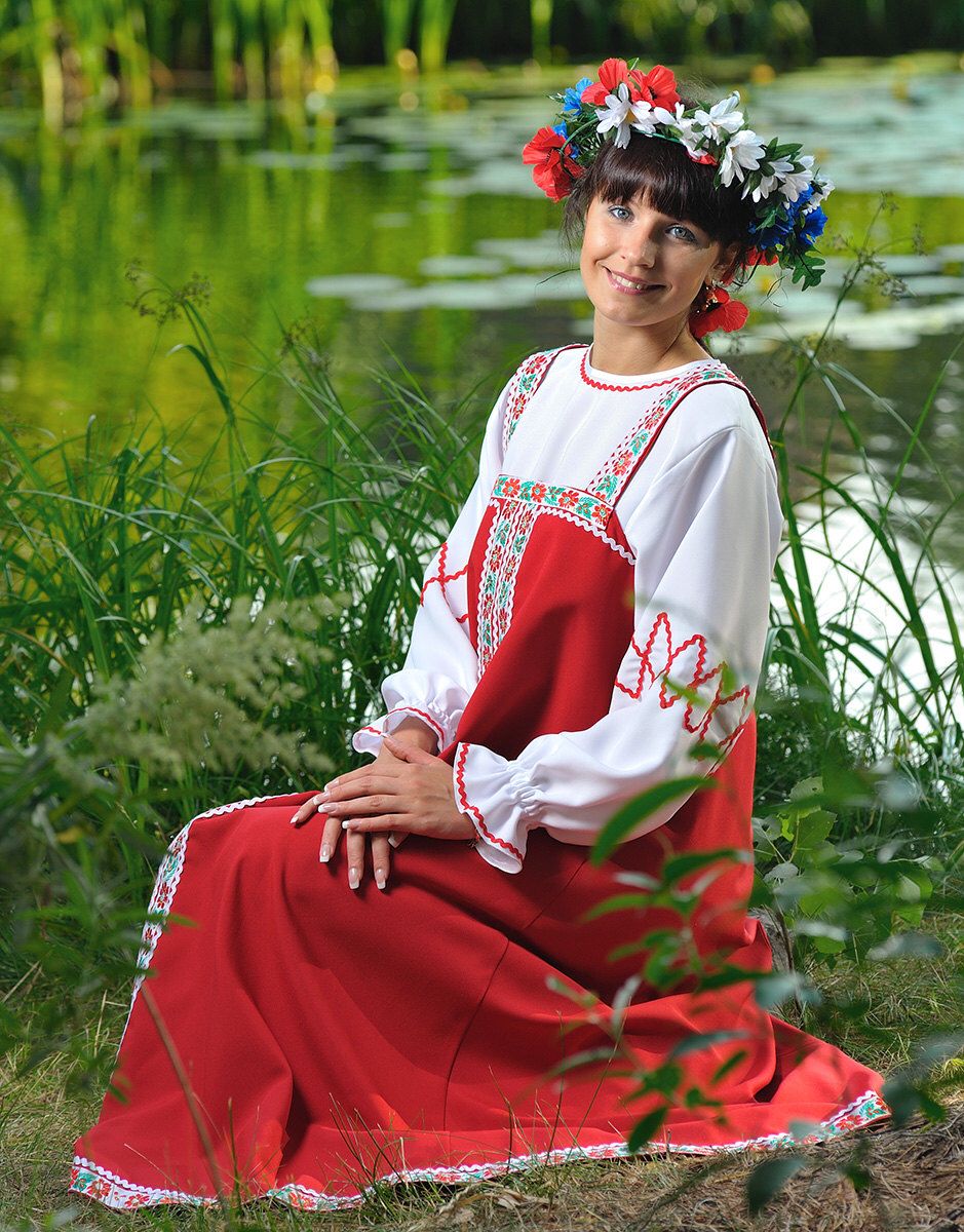 Beautiful girl Girls in Slavic costumes in Changshu
